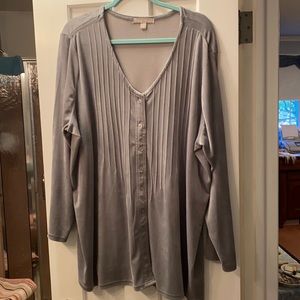 Soft button down tunic. Easy to accessorize for an upcoming holiday party .